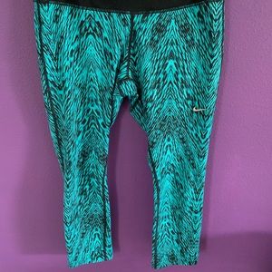 Nike Capri Dri-fit running leggings